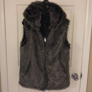 Forever 21 fur vest with hood and pockets sz S